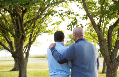 a soial worker healping a teenager